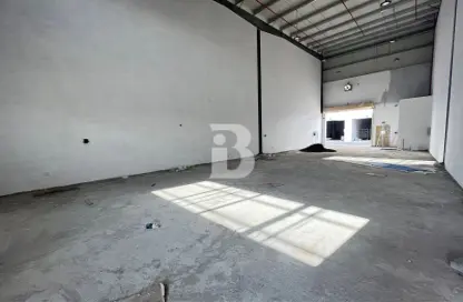 Warehouse - Studio for rent in Phase 1 - Dubai Investment Park (DIP) - Dubai