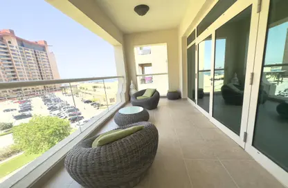 Apartment - 1 Bedroom - 2 Bathrooms for rent in Shoreline Apartments - Palm Jumeirah - Dubai
