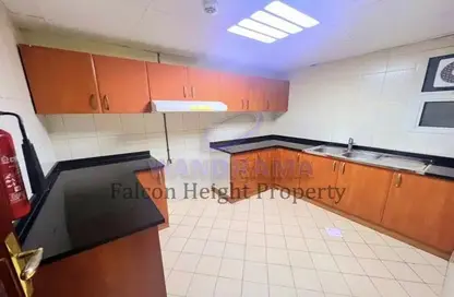 Apartment - 2 Bedrooms - 3 Bathrooms for rent in Al Telal Building - Al Majaz 2 - Al Majaz - Sharjah