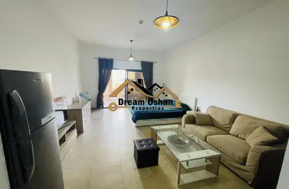 Apartment - 1 Bathroom for rent in Silicon Gates 1 - Silicon Gates - Dubai Silicon Oasis - Dubai