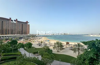 Apartment - 2 Bedrooms - 4 Bathrooms for rent in Al Msalli - Shoreline Apartments - Palm Jumeirah - Dubai