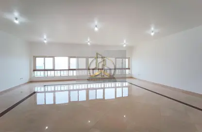 Apartment - 4 Bedrooms - 6 Bathrooms for rent in Mina Zayed - Abu Dhabi