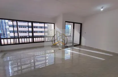 Apartment - 3 Bedrooms - 3 Bathrooms for rent in Hamdan Street - Abu Dhabi