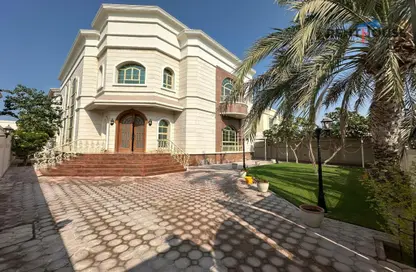 Villa - 5 Bedrooms - 5 Bathrooms for rent in Umm Suqeim 2 - Umm Suqeim - Dubai