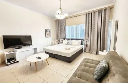 Apartment - 1 Bathroom for rent in Burj Al Nujoom - Downtown Dubai - Dubai