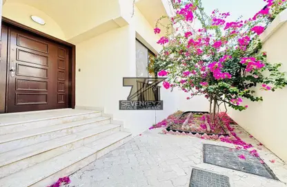 Villa - 4 Bedrooms - 5 Bathrooms for rent in Al Musalla Area - Al Karamah - Abu Dhabi