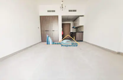 Apartment - 1 Bathroom for rent in Al Warsan 4 - Al Warsan - Dubai