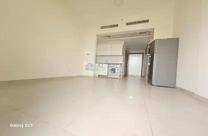 Apartment - 1 Bathroom for rent in Azizi Plaza - Al Furjan - Dubai