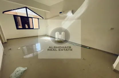 Villa - 2 Bedrooms - 1 Bathroom for rent in Al Muroor Tower - Muroor Area - Abu Dhabi