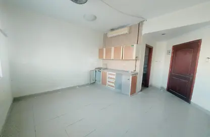 Apartment - 1 Bathroom for rent in Al Butina B - Al Butina - Sharjah