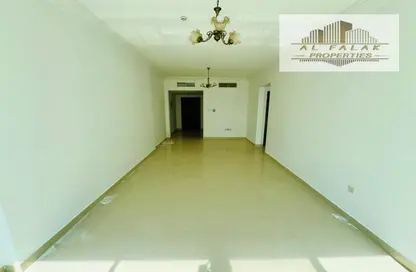 Apartment - 1 Bedroom - 2 Bathrooms for rent in Al Mamzar Plaza - Al Taawun Street - Al Taawun - Sharjah