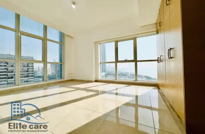 Apartment - 3 Bedrooms - 4 Bathrooms for rent in Landmark Tower - Corniche Road - Abu Dhabi