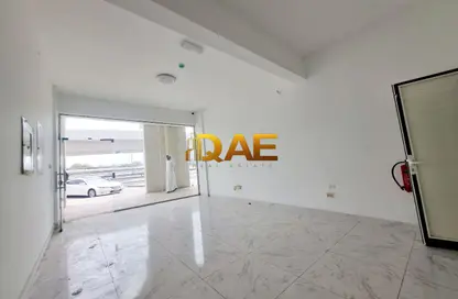 Shop - Studio - 1 Bathroom for rent in Karama Gold Building - Al Karama - Dubai