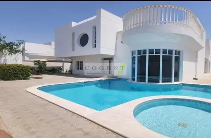 Villa - 5 Bedrooms - 6 Bathrooms for rent in Jumeirah 1 - Jumeirah - Dubai