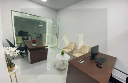 Office Space - Studio - 1 Bathroom for rent in Red Avenue - Al Garhoud - Dubai