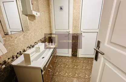 Villa - Studio - 5 Bathrooms for rent in Jumeirah - Dubai