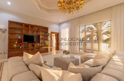 Villa - 6 Bedrooms - 7 Bathrooms for rent in Signature Villas Frond M - Signature Villas - Palm Jumeirah - Dubai