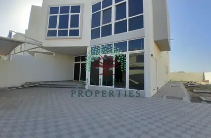 Villa - 5 Bedrooms for rent in Al Tai - Sharjah