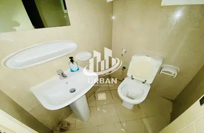 Apartment - Studio - 1 Bathroom for rent in Al Khan 5 building - Al Khan - Sharjah