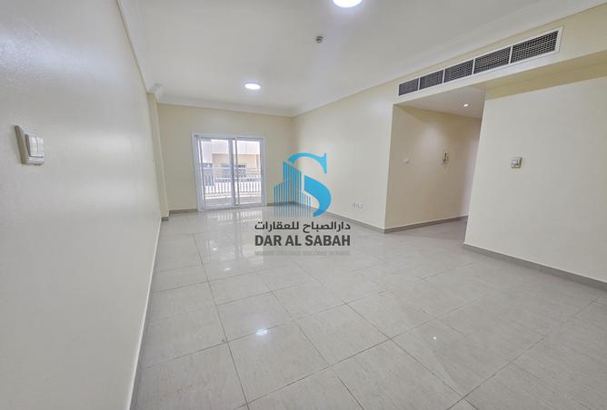 Apartment - 2 Bedrooms - 2 Bathrooms for rent in Al Nahda Complex - Al Nahda - Sharjah