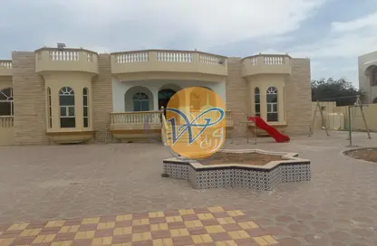 Villa - 4 Bedrooms - 5 Bathrooms for rent in Al Dhait South - Al Dhait - Ras Al Khaimah