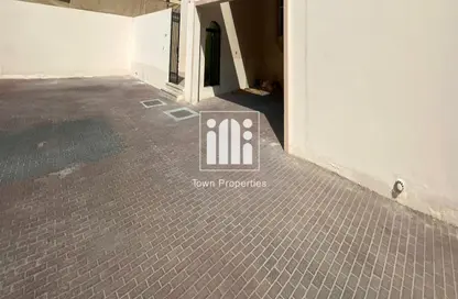 Villa - 5 Bedrooms for rent in Shakhbout City - Abu Dhabi