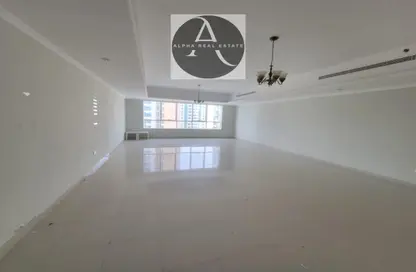 Apartment - 4 Bedrooms - 4 Bathrooms for rent in Al Khan - Sharjah