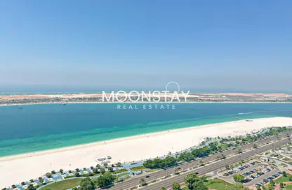 Apartment - 4 Bedrooms - 5 Bathrooms for rent in Wave tower - Corniche Road - Abu Dhabi