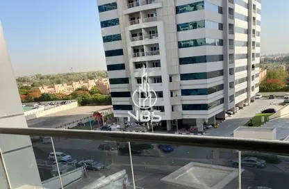 شقة - 2 غرف نوم - 3 حمامات للايجار في برج حمزة - مدينة دبي الرياضية - دبي