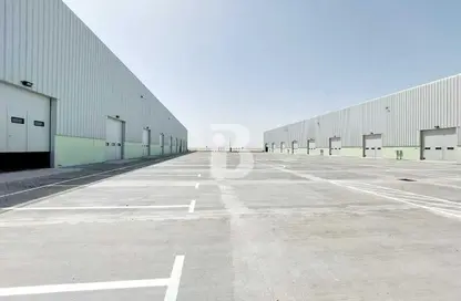 Warehouse - Studio for rent in Al Markaz Industrial Development - Al Dhafrah - Abu Dhabi