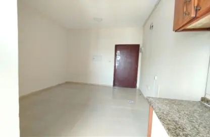 Apartment - 1 Bathroom for rent in Muwaileh 3 Building - Muwaileh - Sharjah