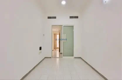 شقة - 2 غرف نوم - 2 حمامات للايجار في الحمرية - بر دبي - دبي