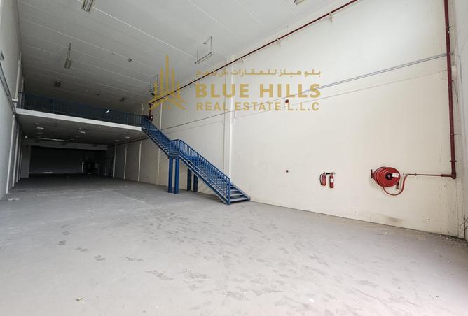 Warehouse - Studio - 2 Bathrooms for rent in Al Quoz Industrial Area - Al Quoz - Dubai