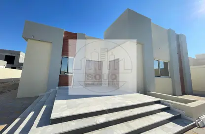 Villa - 4 Bedrooms - 6 Bathrooms for sale in Seih Al Uraibi - Ras Al Khaimah