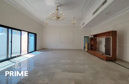 Apartment - 3 Bedrooms - 4 Bathrooms for rent in Hadbat Al Zafranah - Muroor Area - Abu Dhabi