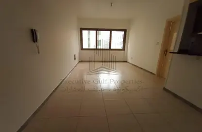 Apartment - 1 Bedroom - 1 Bathroom for rent in Zig Zag Building - Tourist Club Area - Abu Dhabi