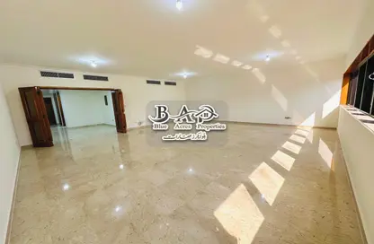 Apartment - 3 Bedrooms - 4 Bathrooms for rent in Hamdan Street - Abu Dhabi