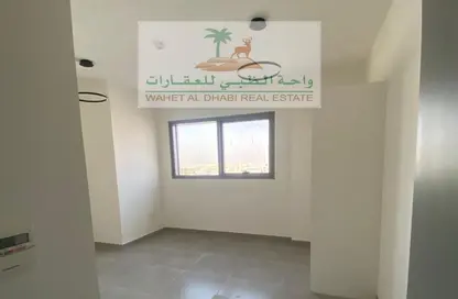 Apartment - 2 Bedrooms - 2 Bathrooms for rent in Al Wahda Building - Al Majaz 2 - Al Majaz - Sharjah