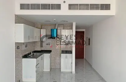 Apartment - 1 Bathroom for rent in Al Amir Building - Arjan - Dubai