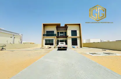 Villa - 5 Bedrooms - 6 Bathrooms for rent in Al Aweer 1 - Al Aweer - Dubai