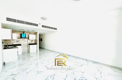 Apartment - 1 Bathroom for rent in Al Amir Building - Arjan - Dubai