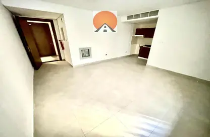 Apartment - 1 Bathroom for rent in Al Thani Muwaileh - Muwaileh Commercial - Sharjah