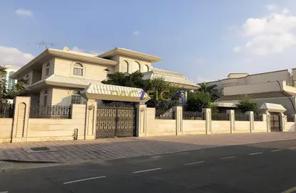 Villa - 6 Bedrooms for rent in Mirdif - Dubai