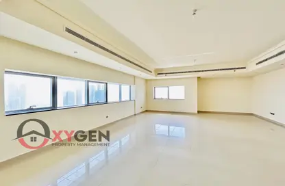 Apartment - 3 Bedrooms - 5 Bathrooms for rent in Silver Wave Tower - Al Mina - Abu Dhabi