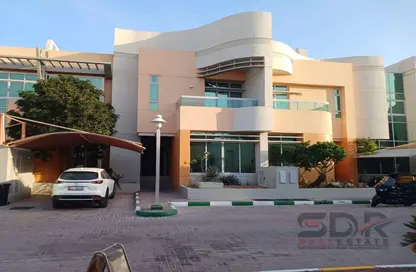 Villa - 5 Bedrooms - 6 Bathrooms for rent in Al Dhabi Residence complex - Khalifa Park - Eastern Road - Abu Dhabi