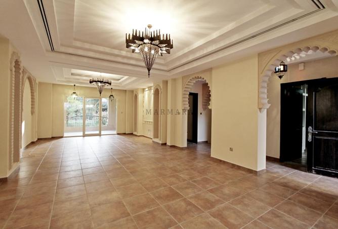 Rent in Jumeirah 3 Villas: Amazing 4 BR Compound Villa | Swimming pool ...