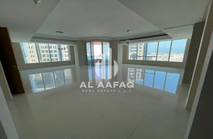 Apartment - 3 Bedrooms - 5 Bathrooms for rent in Al Muhannad Tower - Al Majaz - Sharjah