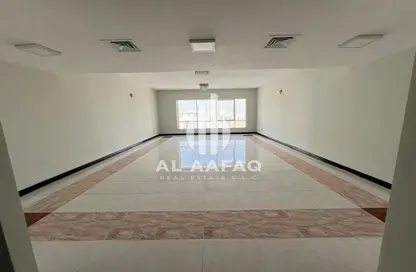 Apartment - 4 Bedrooms - 5 Bathrooms for rent in Al Majaz 1 - Al Majaz - Sharjah