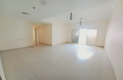 Apartment - 3 Bedrooms - 3 Bathrooms for rent in Muweileh Community - Muwaileh Commercial - Sharjah