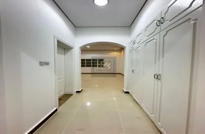 Apartment - 1 Bathroom for rent in Al Bateen Airport - Muroor Area - Abu Dhabi